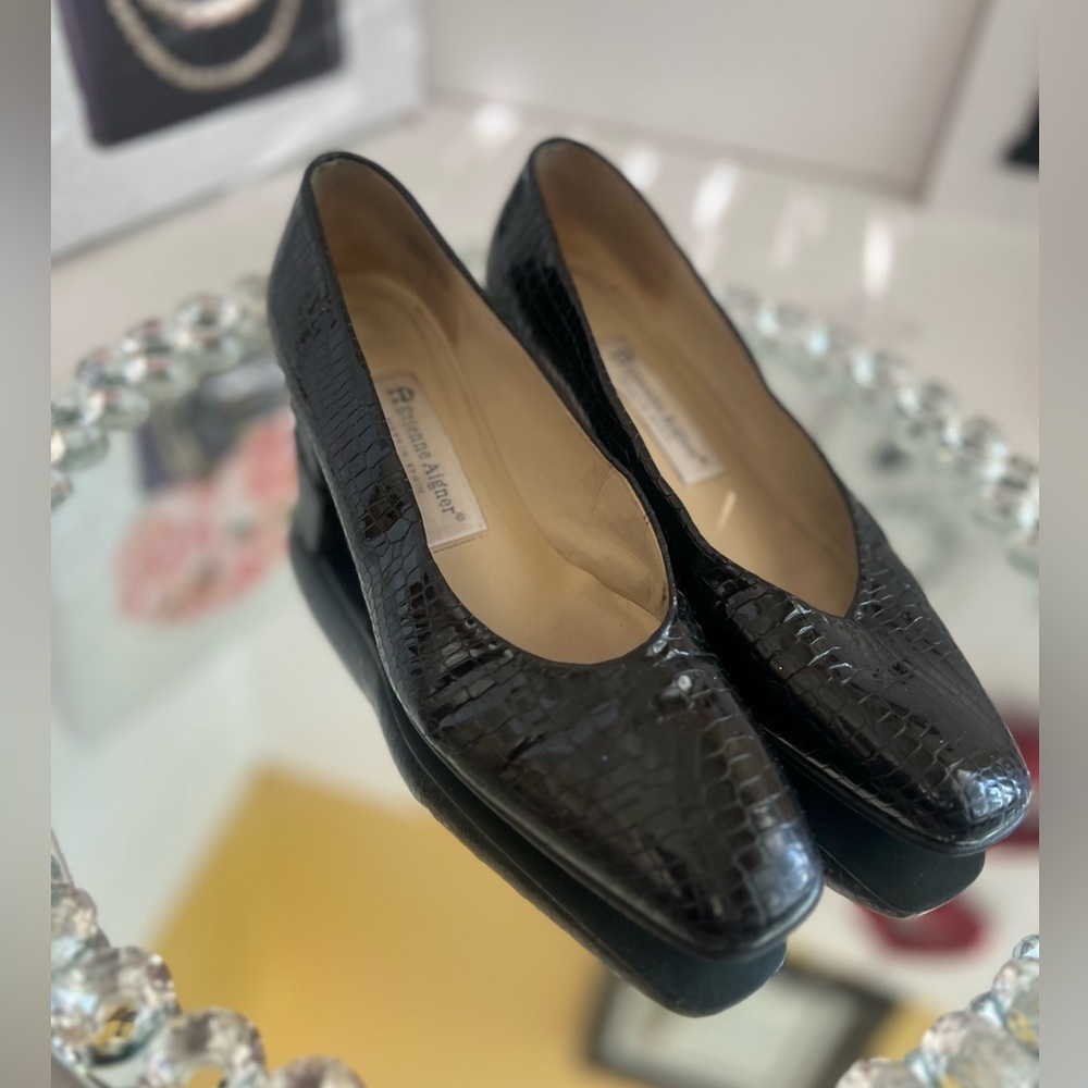 Etienne Aigner Black Croc-Embossed Heels women’s size 8M